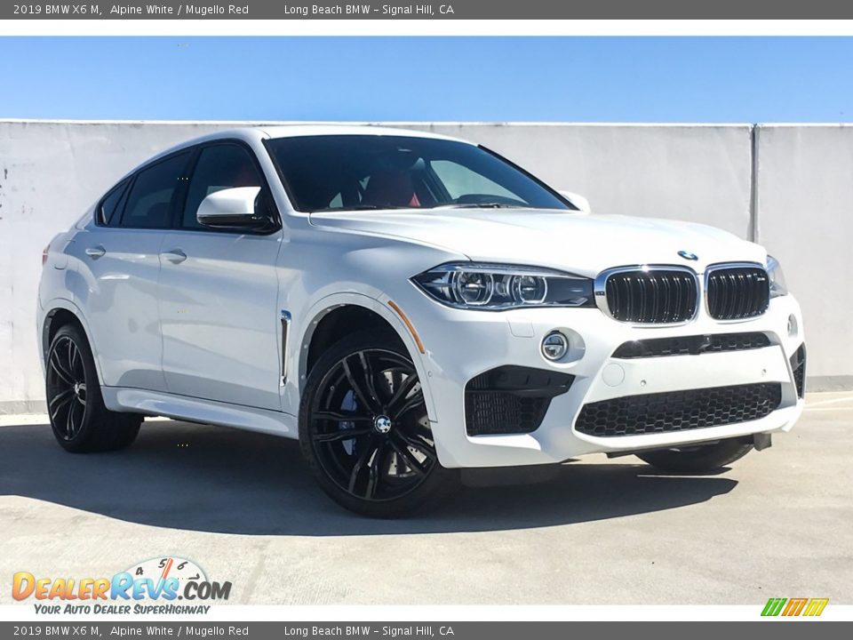 Front 3/4 View of 2019 BMW X6 M  Photo #12