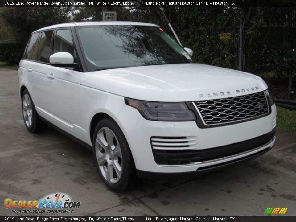 Front 3/4 View of 2019 Land Rover Range Rover Supercharged Photo #2