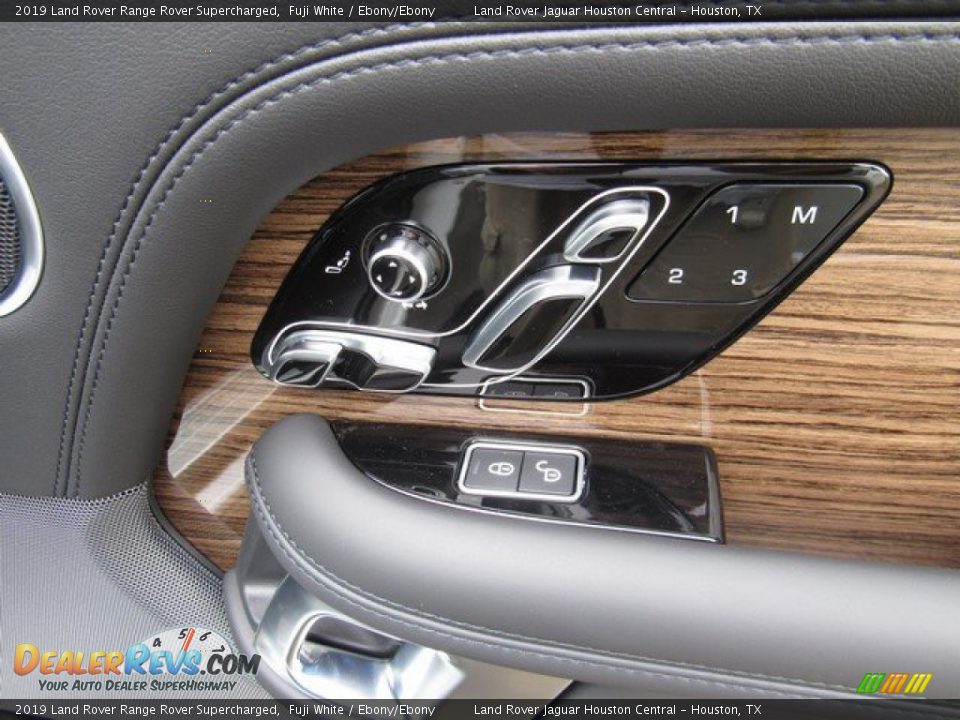 Controls of 2019 Land Rover Range Rover Supercharged Photo #21