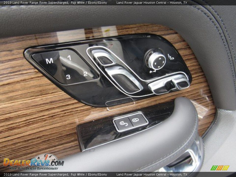 Controls of 2019 Land Rover Range Rover Supercharged Photo #27