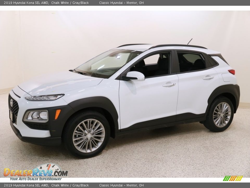 Front 3/4 View of 2019 Hyundai Kona SEL AWD Photo #3