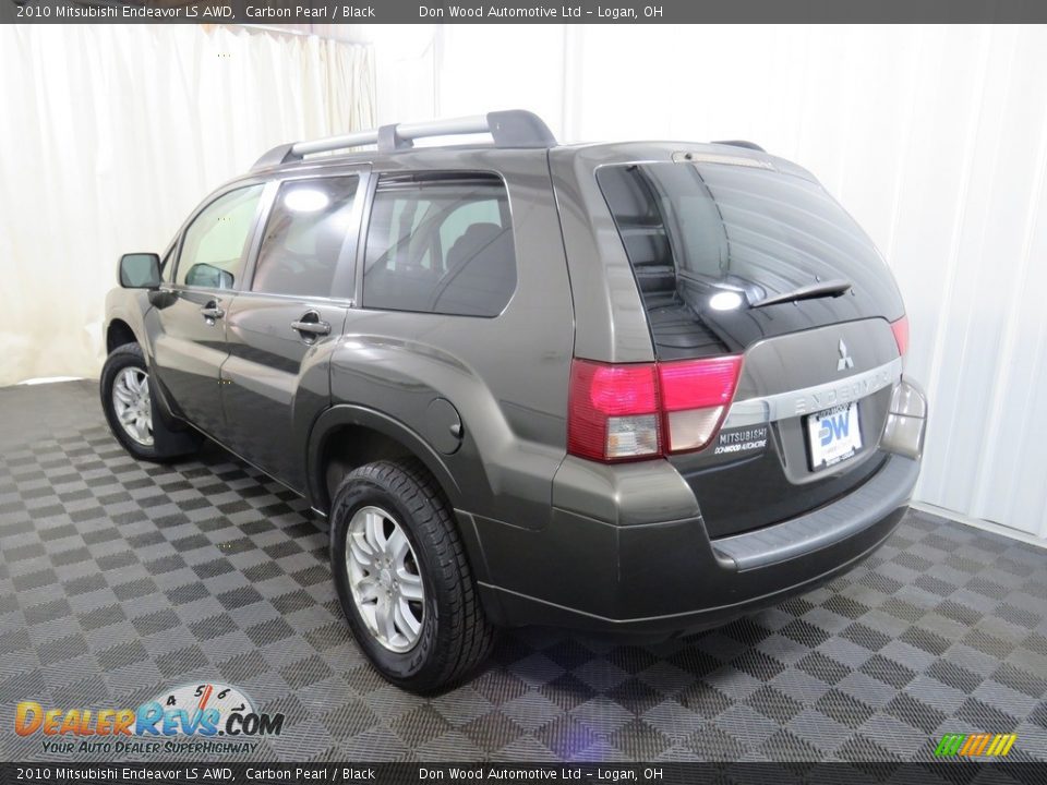 2010 Mitsubishi Endeavor LS AWD Carbon Pearl / Black Photo #10