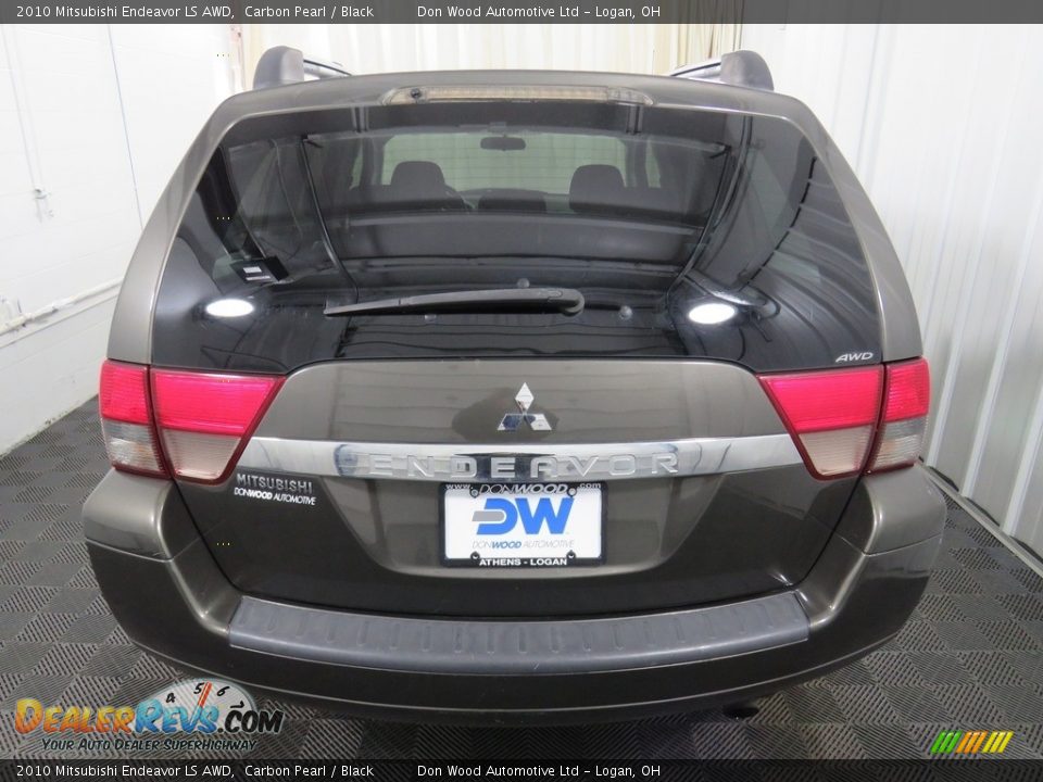 2010 Mitsubishi Endeavor LS AWD Carbon Pearl / Black Photo #11