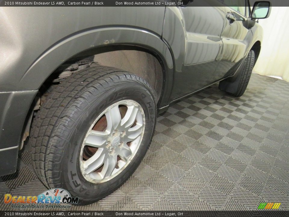 2010 Mitsubishi Endeavor LS AWD Carbon Pearl / Black Photo #16