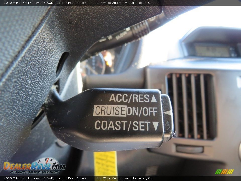 2010 Mitsubishi Endeavor LS AWD Carbon Pearl / Black Photo #22