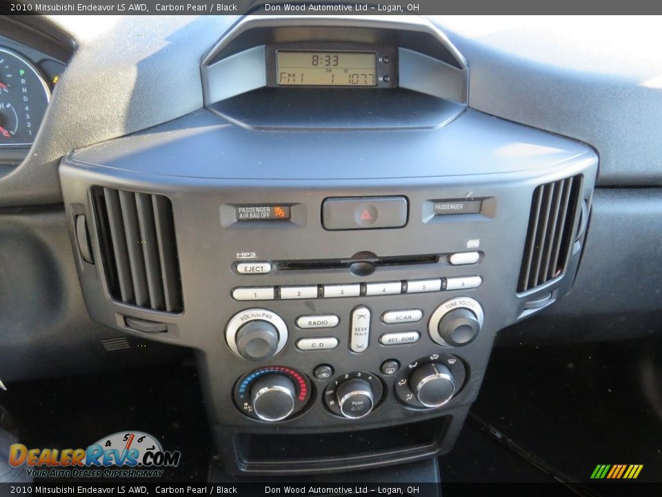 2010 Mitsubishi Endeavor LS AWD Carbon Pearl / Black Photo #24