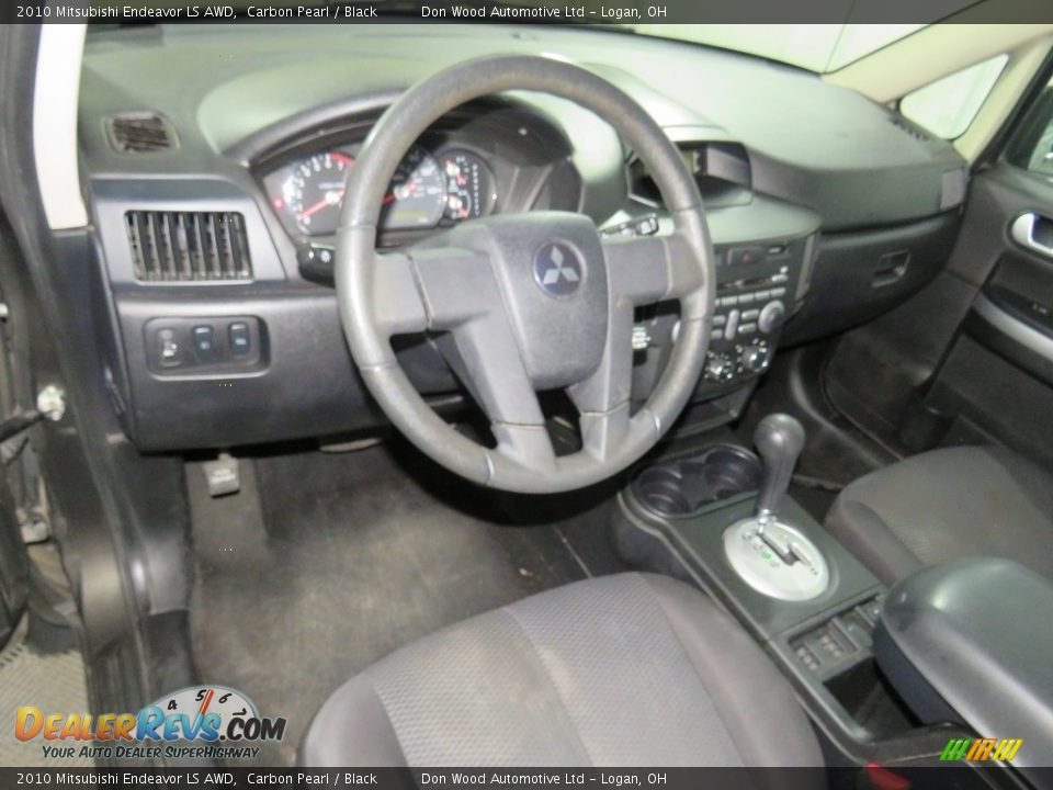 2010 Mitsubishi Endeavor LS AWD Carbon Pearl / Black Photo #28