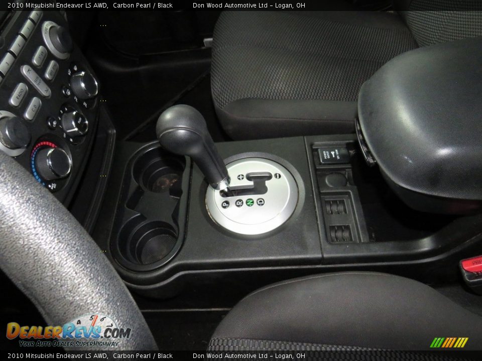 2010 Mitsubishi Endeavor LS AWD Carbon Pearl / Black Photo #30