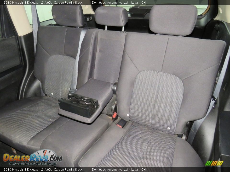 2010 Mitsubishi Endeavor LS AWD Carbon Pearl / Black Photo #31