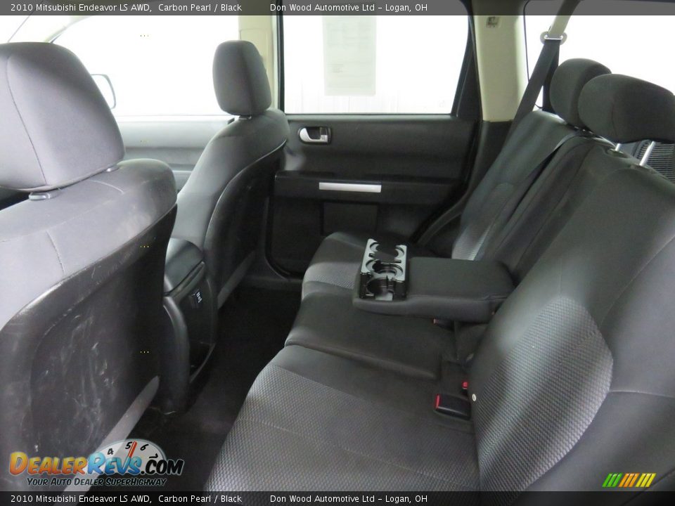 2010 Mitsubishi Endeavor LS AWD Carbon Pearl / Black Photo #33