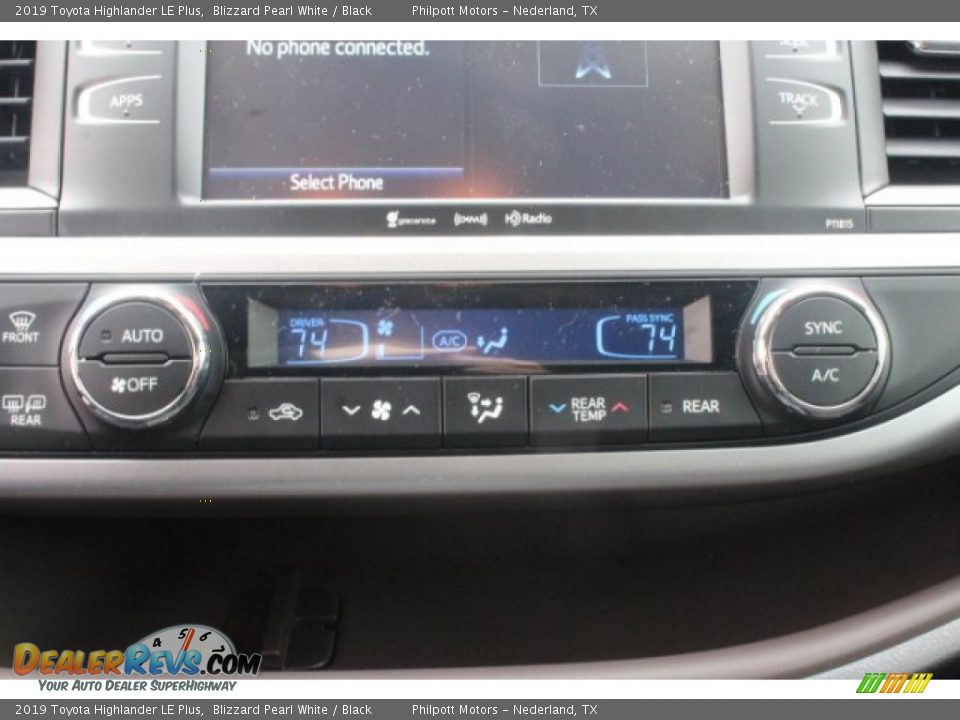 2019 Toyota Highlander LE Plus Blizzard Pearl White / Black Photo #12