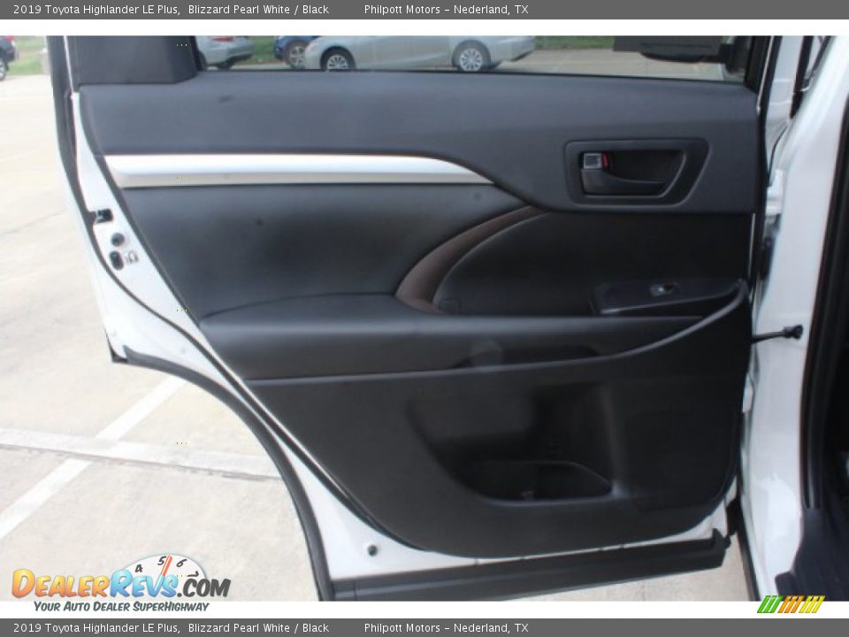 2019 Toyota Highlander LE Plus Blizzard Pearl White / Black Photo #16