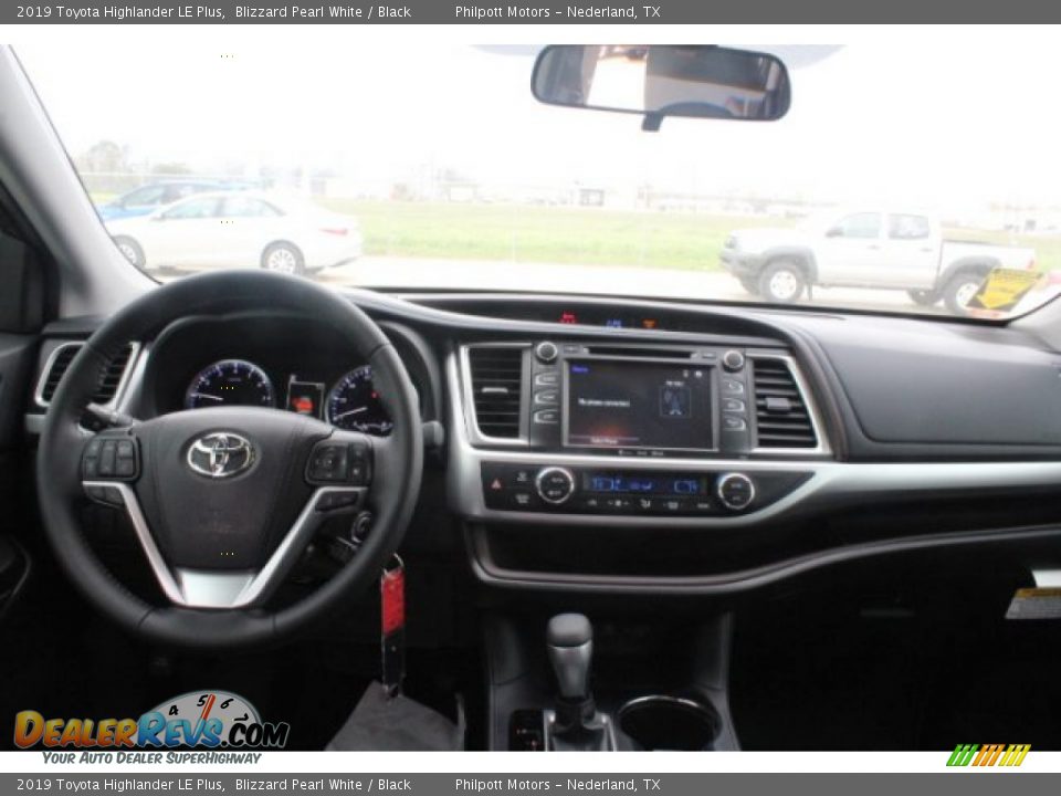 2019 Toyota Highlander LE Plus Blizzard Pearl White / Black Photo #18