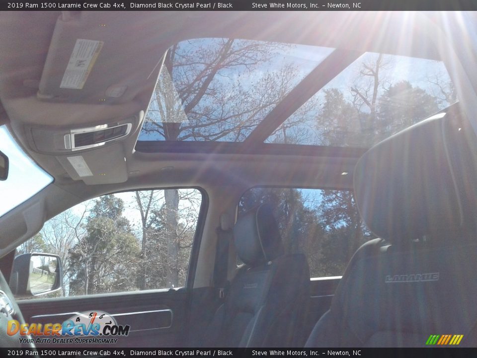2019 Ram 1500 Laramie Crew Cab 4x4 Diamond Black Crystal Pearl / Black Photo #33