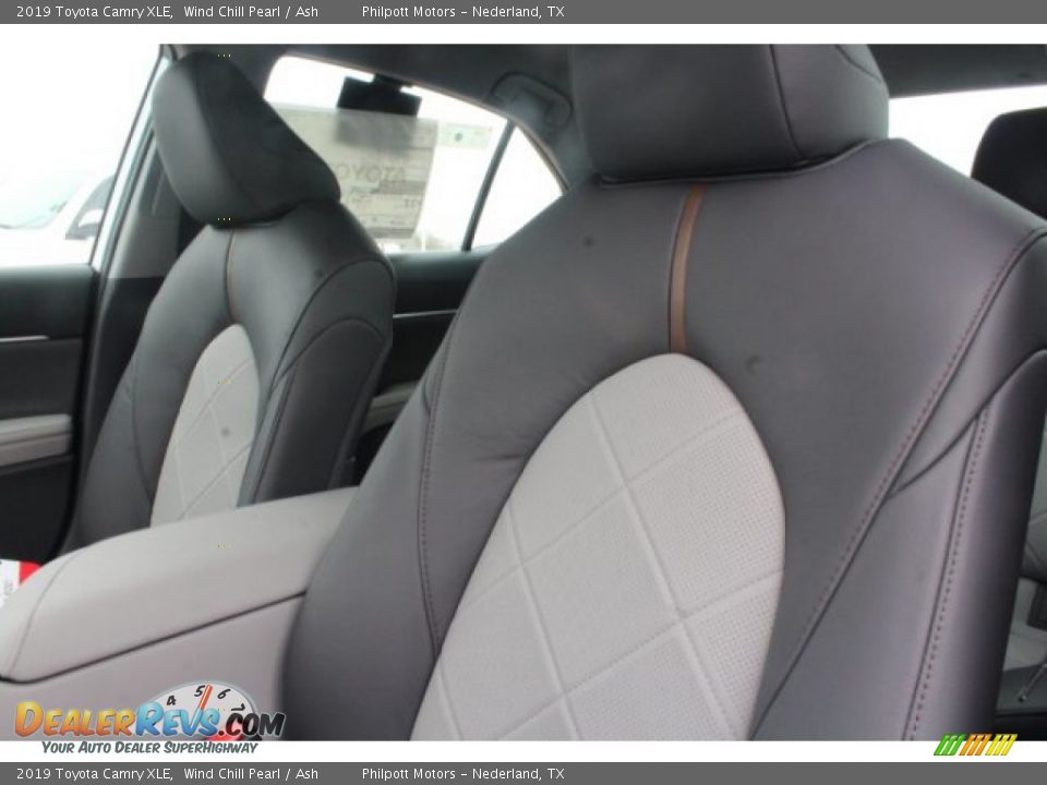 2019 Toyota Camry XLE Wind Chill Pearl / Ash Photo #10
