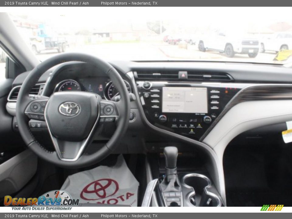 2019 Toyota Camry XLE Wind Chill Pearl / Ash Photo #19