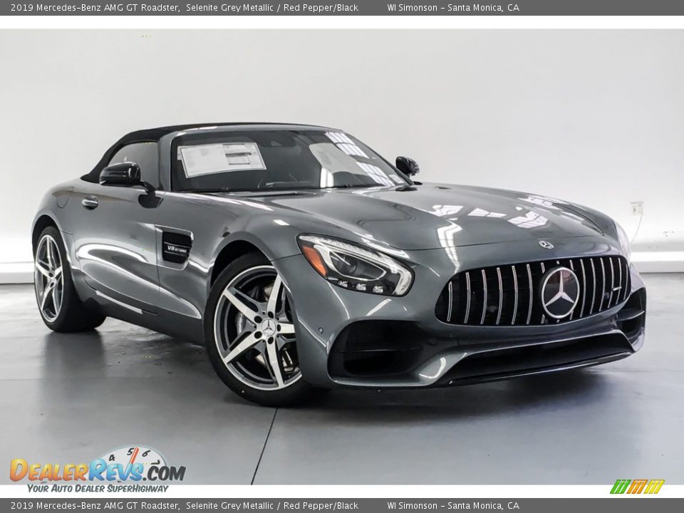 Front 3/4 View of 2019 Mercedes-Benz AMG GT Roadster Photo #12