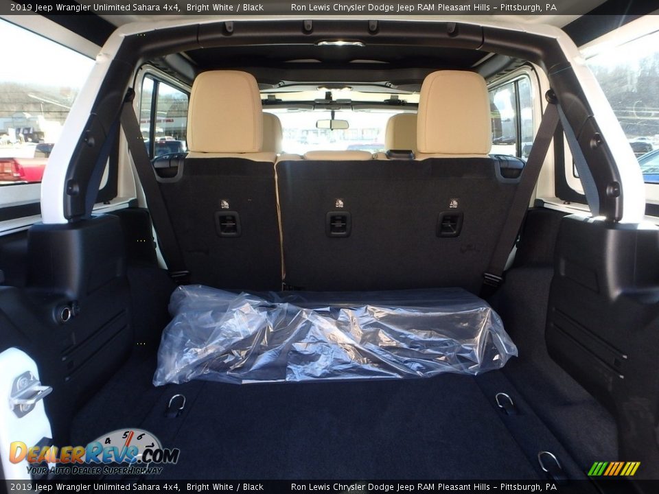 2019 Jeep Wrangler Unlimited Sahara 4x4 Bright White / Black Photo #5
