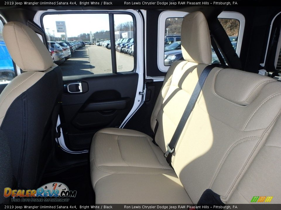 2019 Jeep Wrangler Unlimited Sahara 4x4 Bright White / Black Photo #12