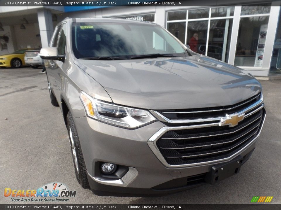 2019 Chevrolet Traverse LT AWD Pepperdust Metallic / Jet Black Photo #2