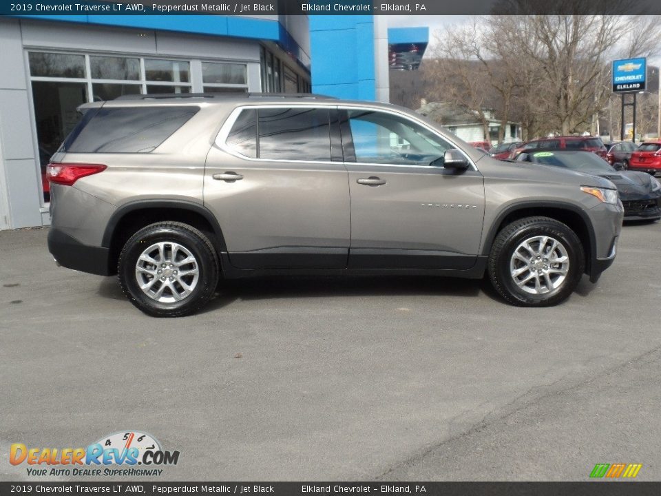 2019 Chevrolet Traverse LT AWD Pepperdust Metallic / Jet Black Photo #10