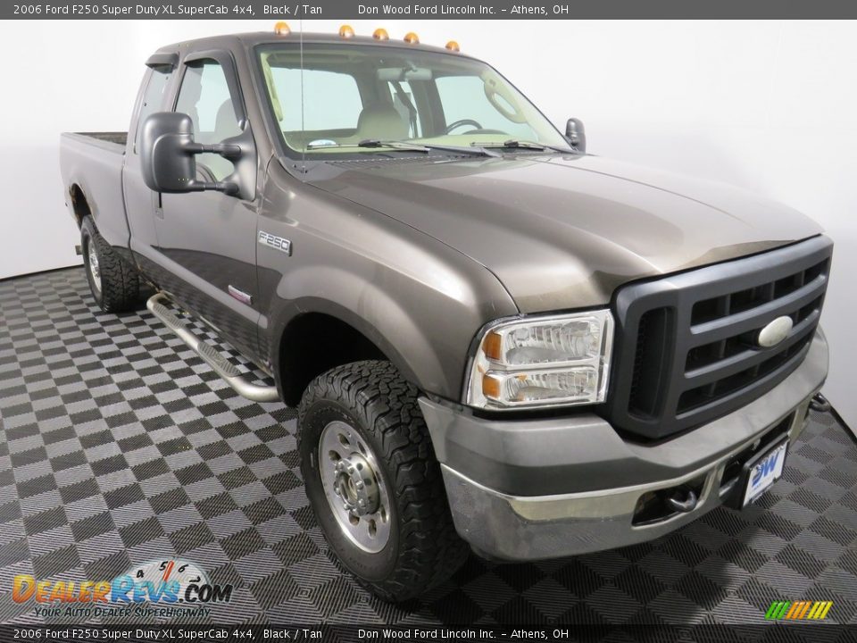 2006 Ford F250 Super Duty XL SuperCab 4x4 Black / Tan Photo #3
