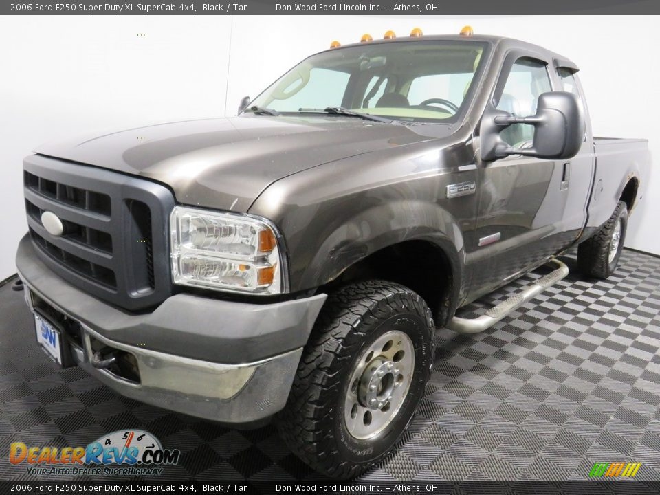 2006 Ford F250 Super Duty XL SuperCab 4x4 Black / Tan Photo #7