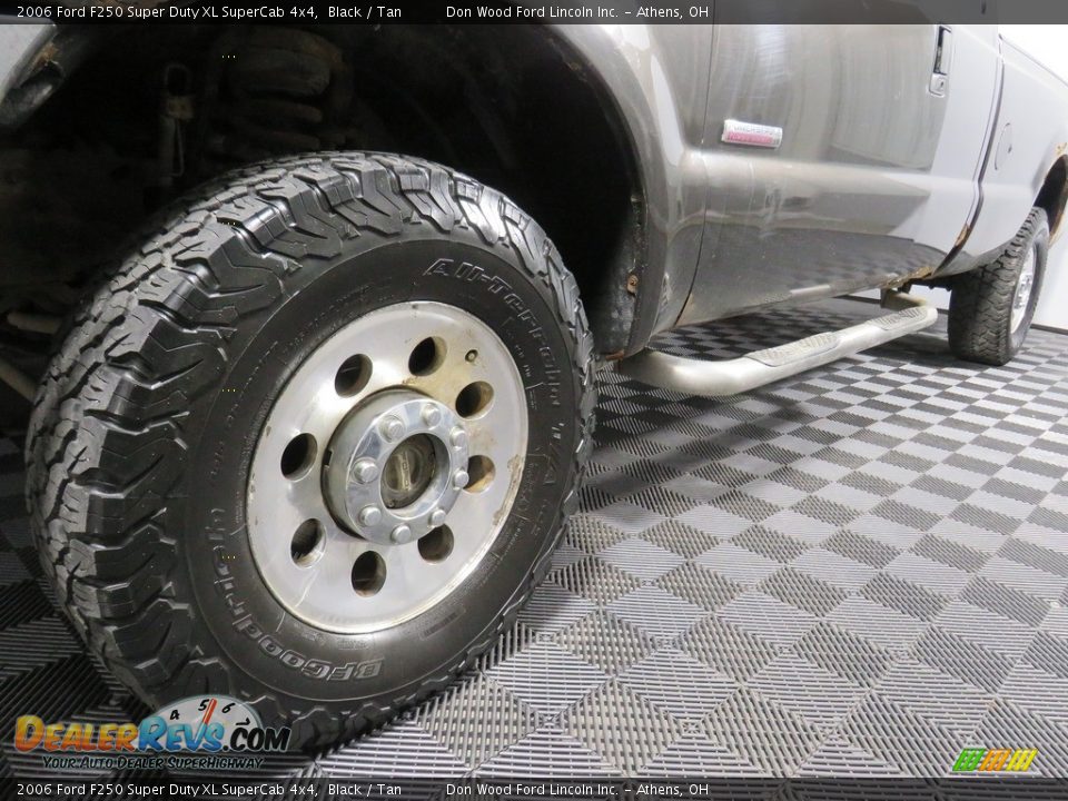 2006 Ford F250 Super Duty XL SuperCab 4x4 Black / Tan Photo #8