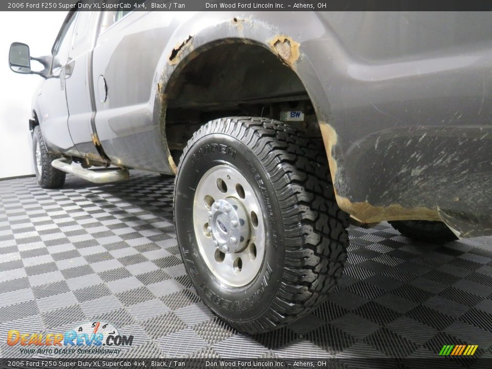 2006 Ford F250 Super Duty XL SuperCab 4x4 Black / Tan Photo #9