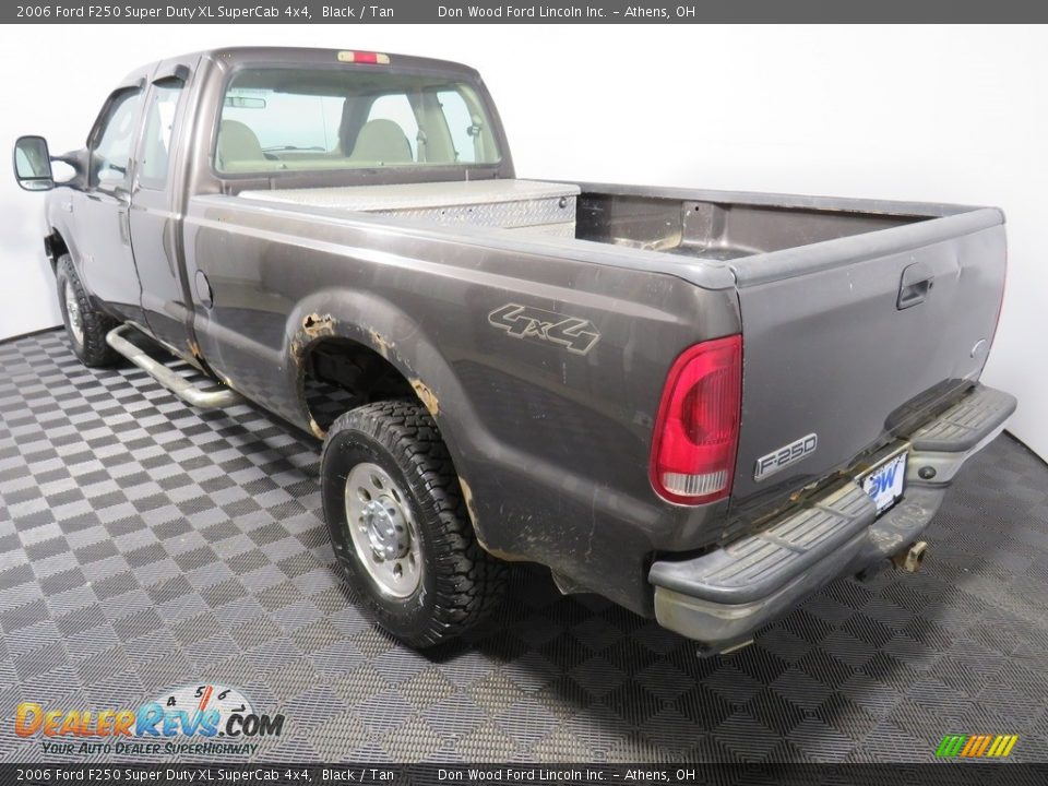 2006 Ford F250 Super Duty XL SuperCab 4x4 Black / Tan Photo #10