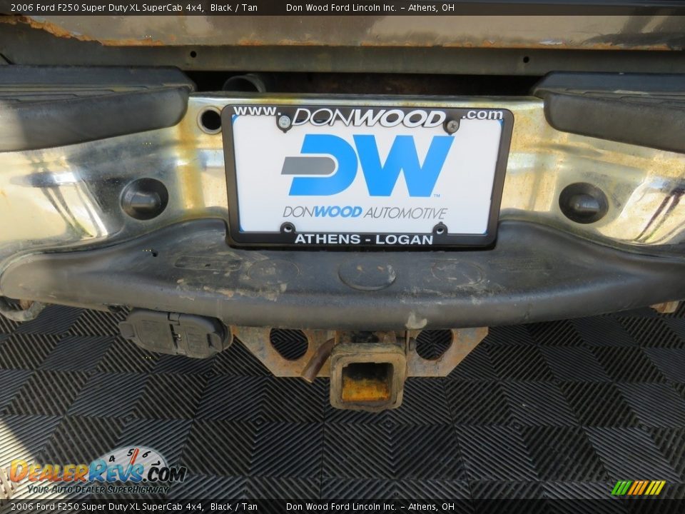 2006 Ford F250 Super Duty XL SuperCab 4x4 Black / Tan Photo #12