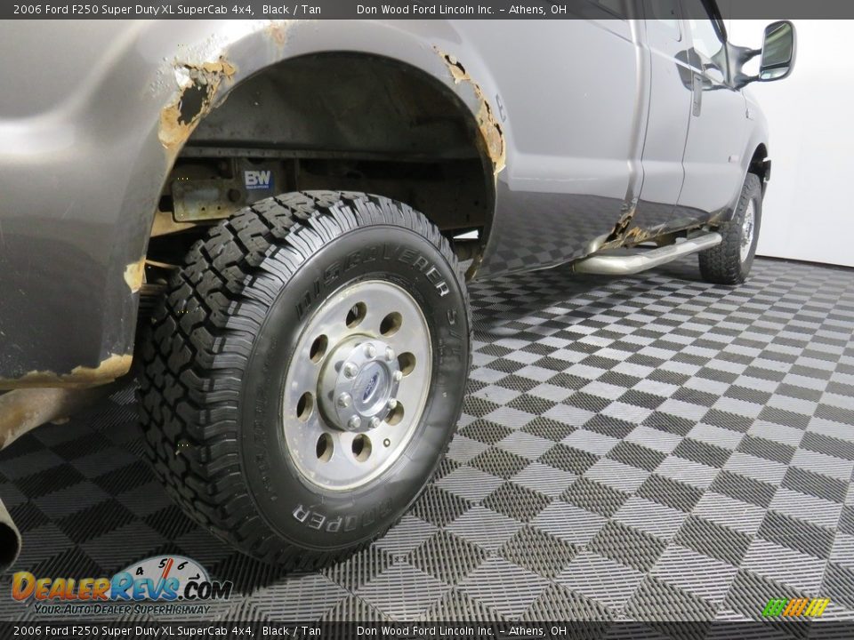 2006 Ford F250 Super Duty XL SuperCab 4x4 Black / Tan Photo #14
