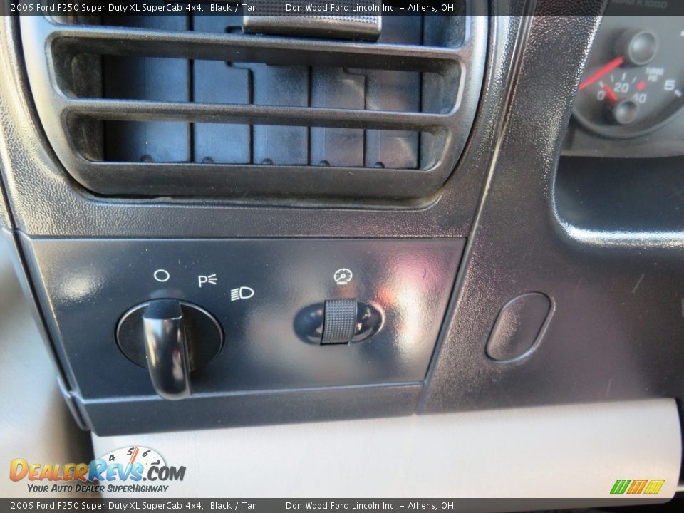 2006 Ford F250 Super Duty XL SuperCab 4x4 Black / Tan Photo #15