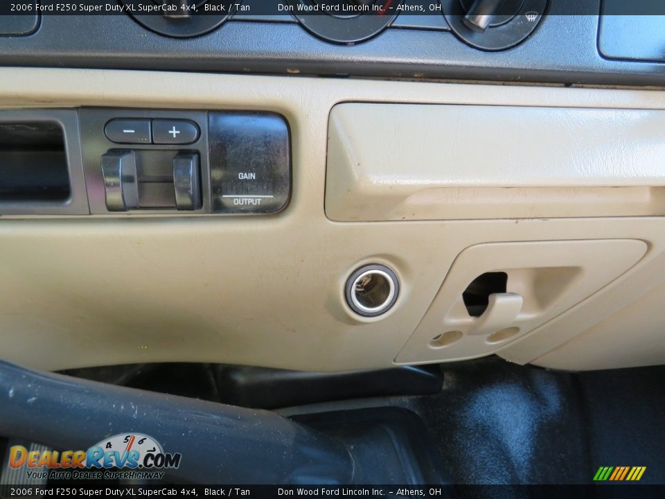 2006 Ford F250 Super Duty XL SuperCab 4x4 Black / Tan Photo #22