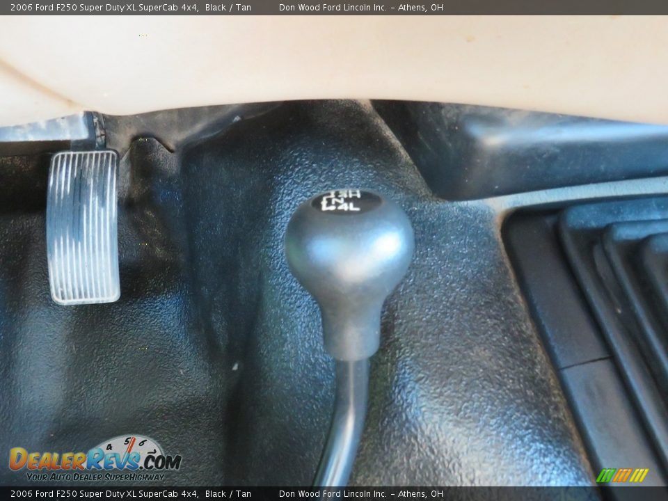 2006 Ford F250 Super Duty XL SuperCab 4x4 Black / Tan Photo #23