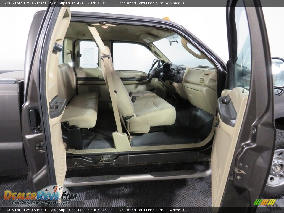 2006 Ford F250 Super Duty XL SuperCab 4x4 Black / Tan Photo #28