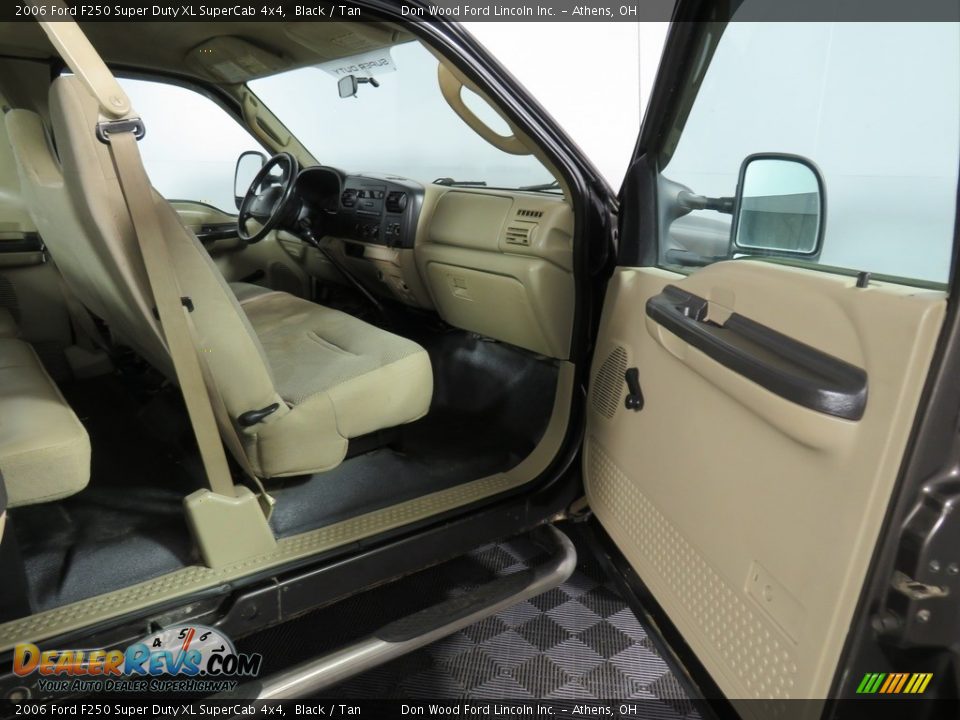 2006 Ford F250 Super Duty XL SuperCab 4x4 Black / Tan Photo #31