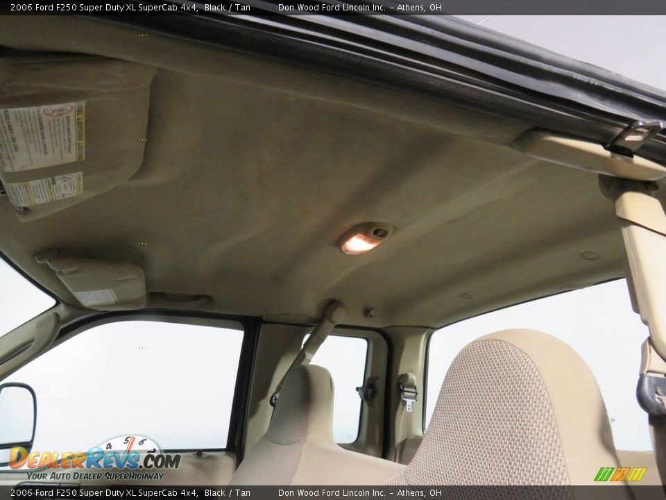 2006 Ford F250 Super Duty XL SuperCab 4x4 Black / Tan Photo #32