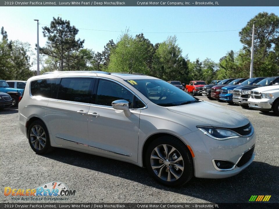 2019 Chrysler Pacifica Limited Luxury White Pearl / Deep Mocha/Black Photo #7