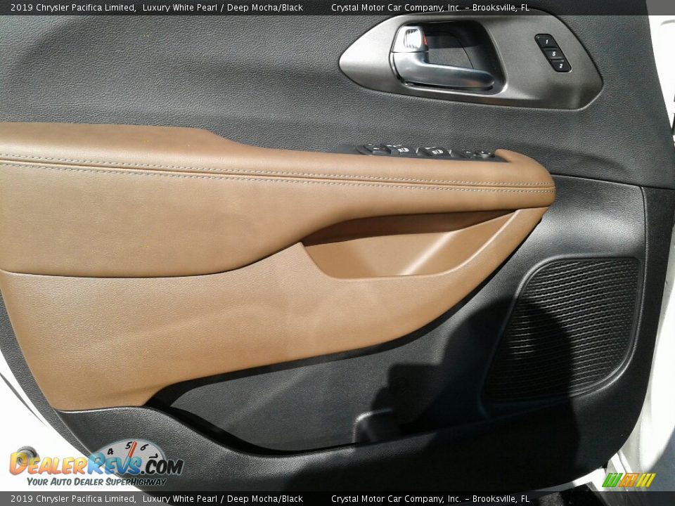 2019 Chrysler Pacifica Limited Luxury White Pearl / Deep Mocha/Black Photo #18