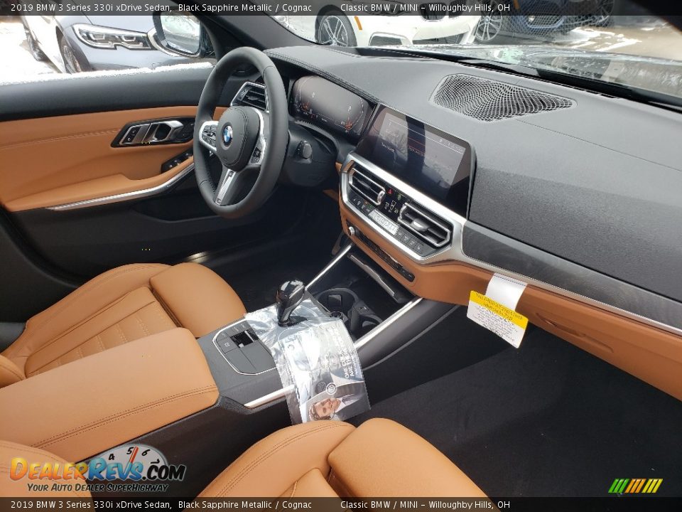 Dashboard of 2019 BMW 3 Series 330i xDrive Sedan Photo #4