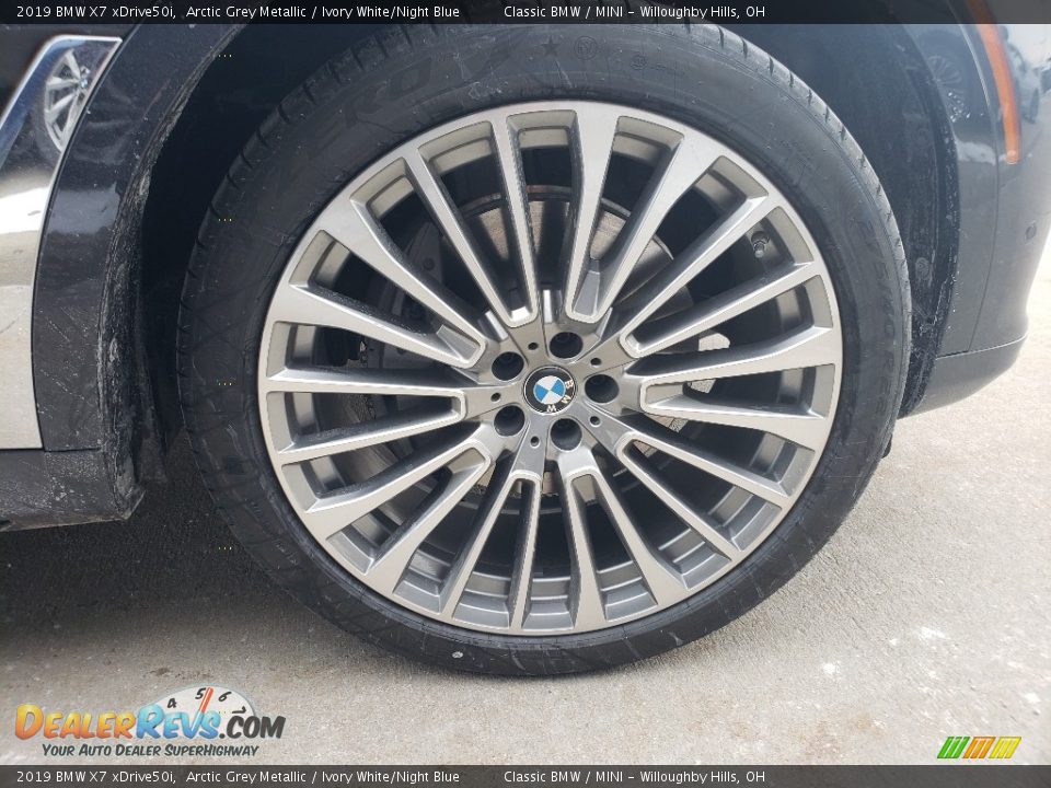 2019 BMW X7 xDrive50i Wheel Photo #3