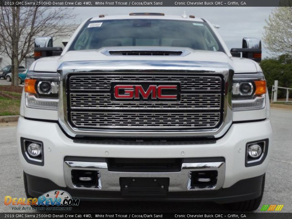 2019 GMC Sierra 2500HD Denali Crew Cab 4WD White Frost Tricoat / Cocoa/Dark Sand Photo #4