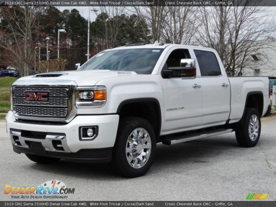 Front 3/4 View of 2019 GMC Sierra 2500HD Denali Crew Cab 4WD Photo #5