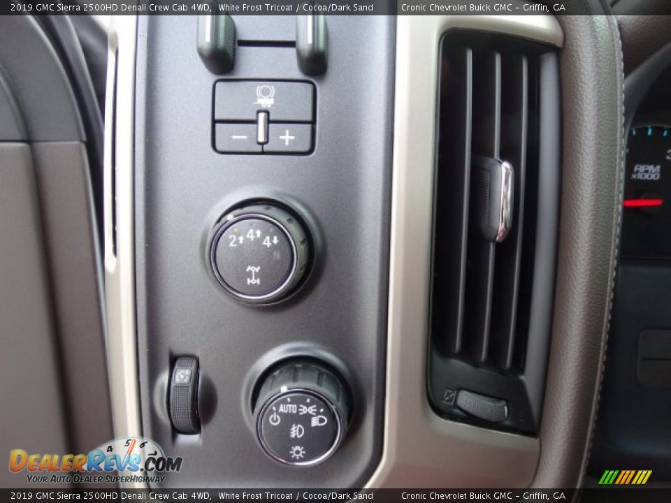 Controls of 2019 GMC Sierra 2500HD Denali Crew Cab 4WD Photo #18