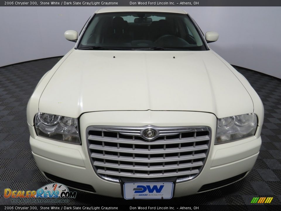 2006 Chrysler 300 Stone White / Dark Slate Gray/Light Graystone Photo #5