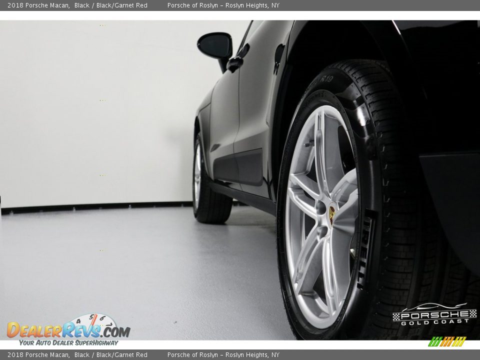 2018 Porsche Macan Black / Black/Garnet Red Photo #5