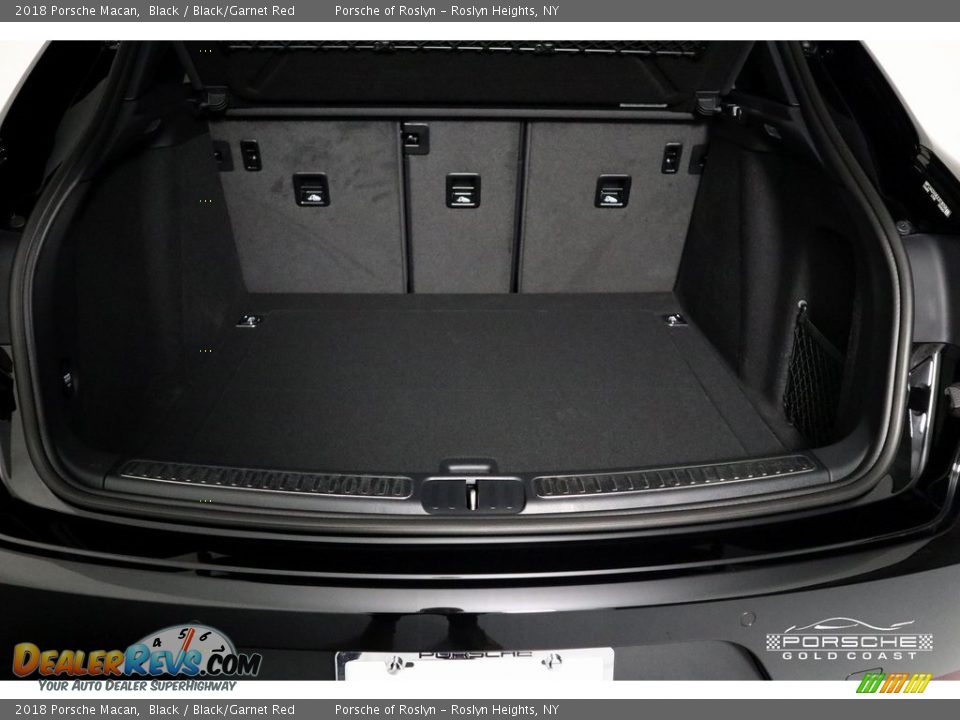 2018 Porsche Macan Black / Black/Garnet Red Photo #8