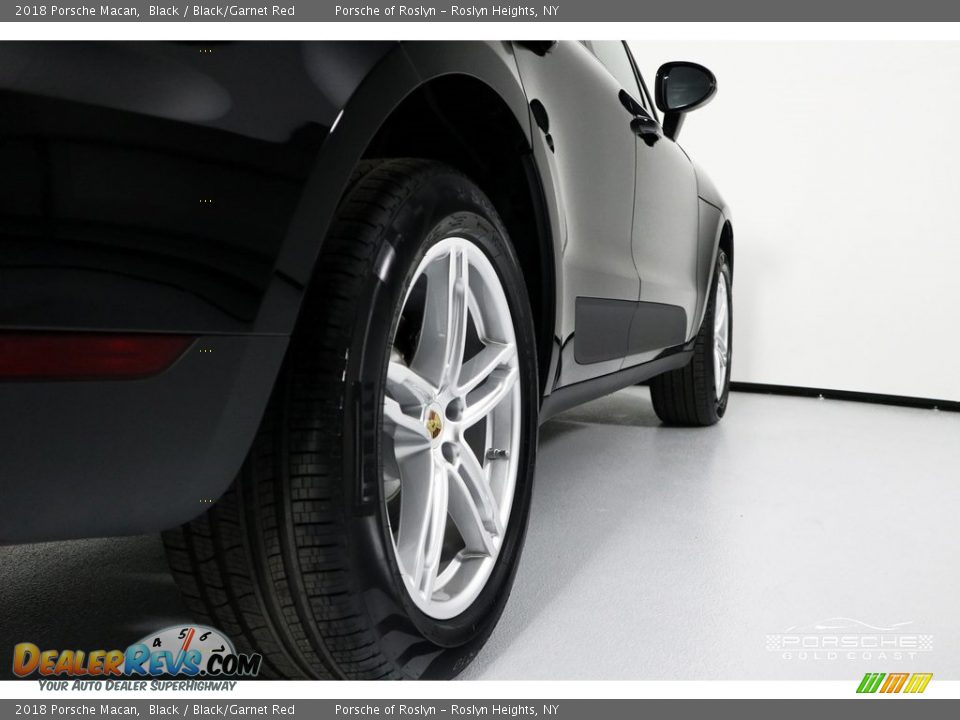 2018 Porsche Macan Black / Black/Garnet Red Photo #10