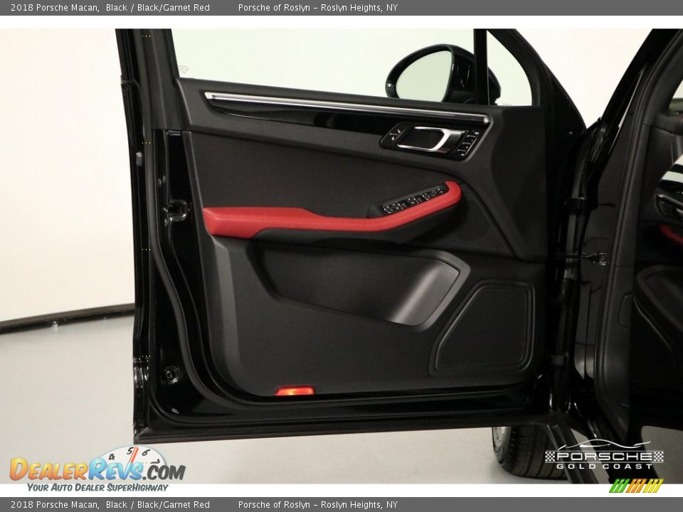 2018 Porsche Macan Black / Black/Garnet Red Photo #12